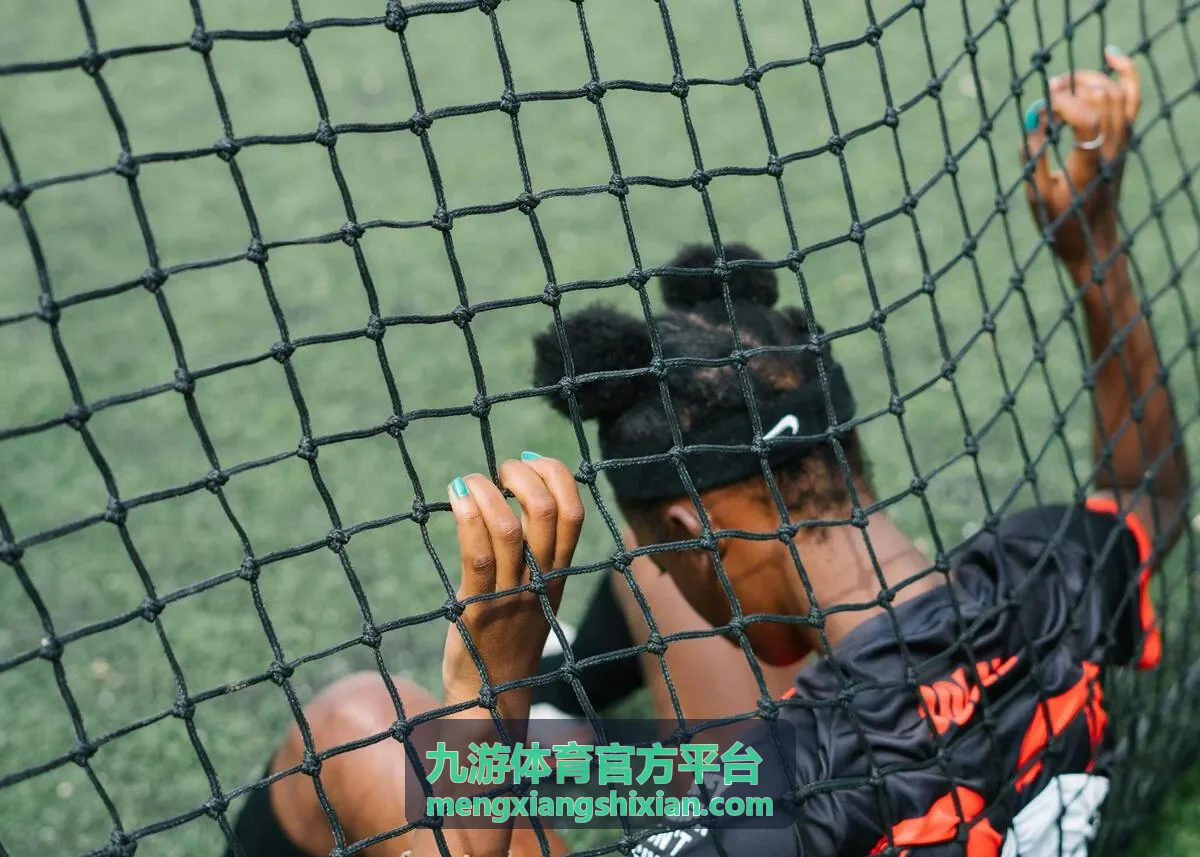 世界杯小礼品精选指南：让球迷一眼心动的纪念好物 - 九游体育官方平台资讯配图